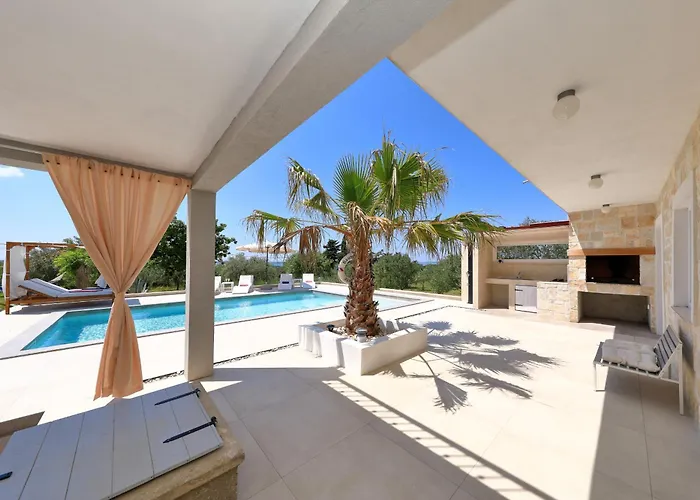 Angelina Villa