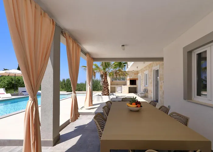 Angelina Villa