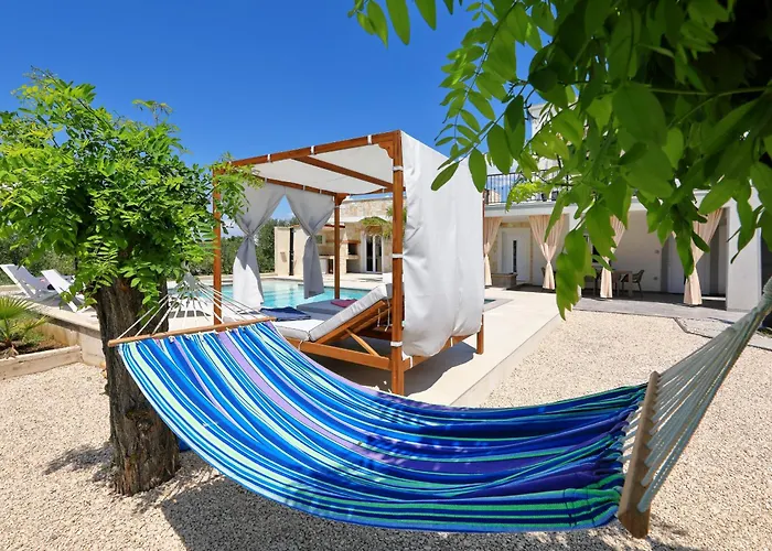 Angelina Villa