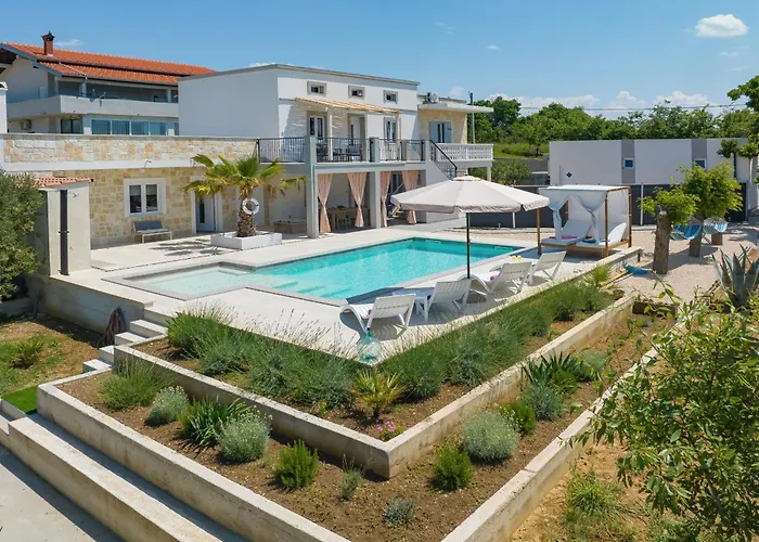 Angelina Villa