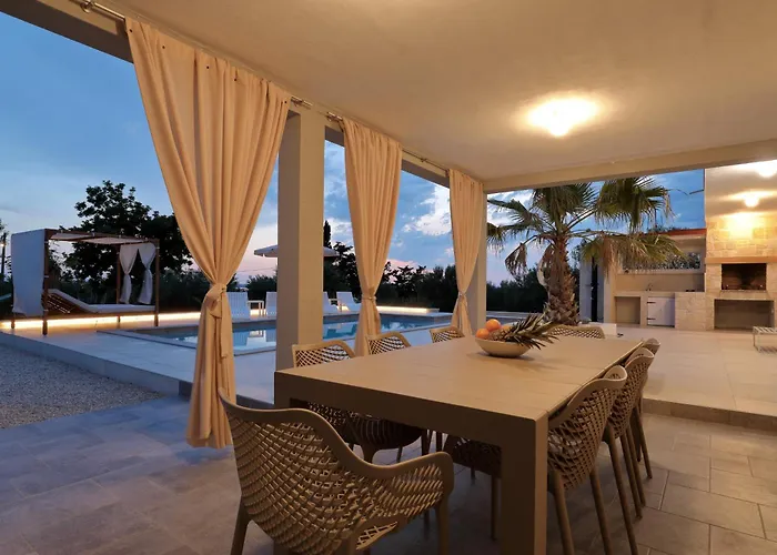Angelina Villa