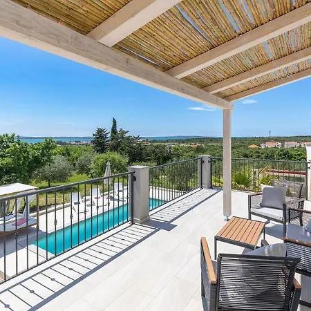 Angelina Villa