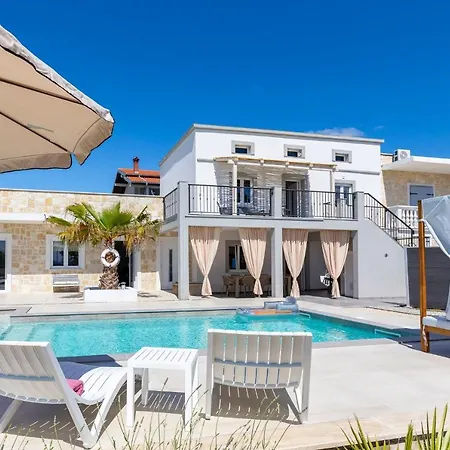 Angelina Villa Vrsi