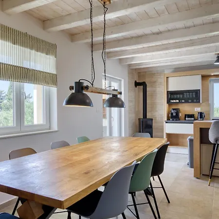 Angelina Villa Vrsi